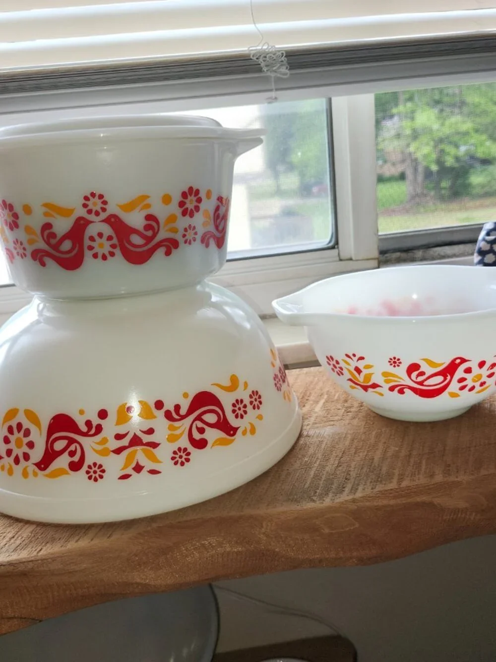 Pyrex friendship pattern various sizes and towel